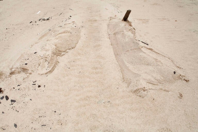 African-migrants-graves-Judith-Quax-03